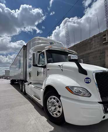 Tracto Modelo 2025 · International · LT625